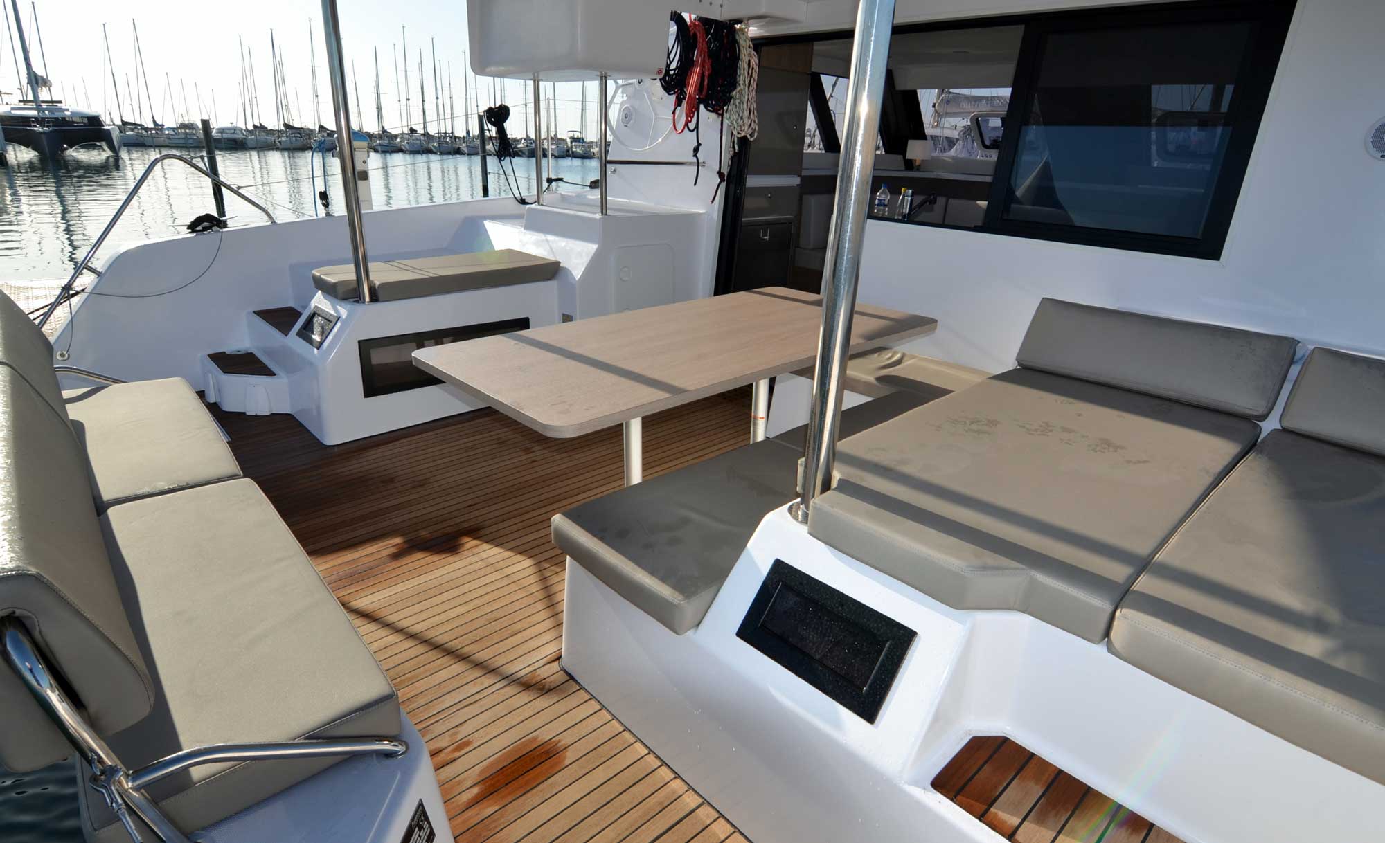 Aventura 34 Cockpit
