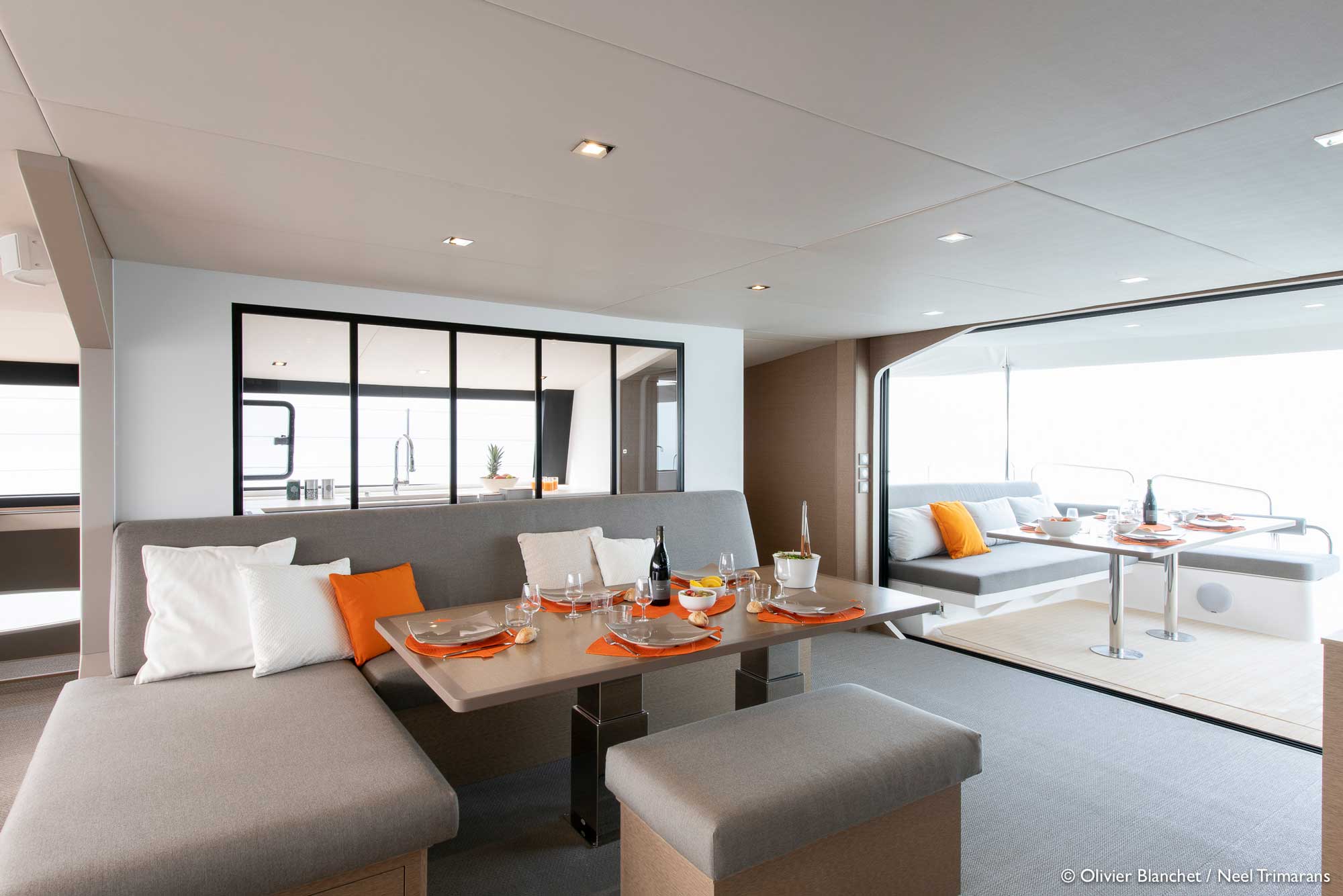 Im Salon vom Trimaran NEEL 65