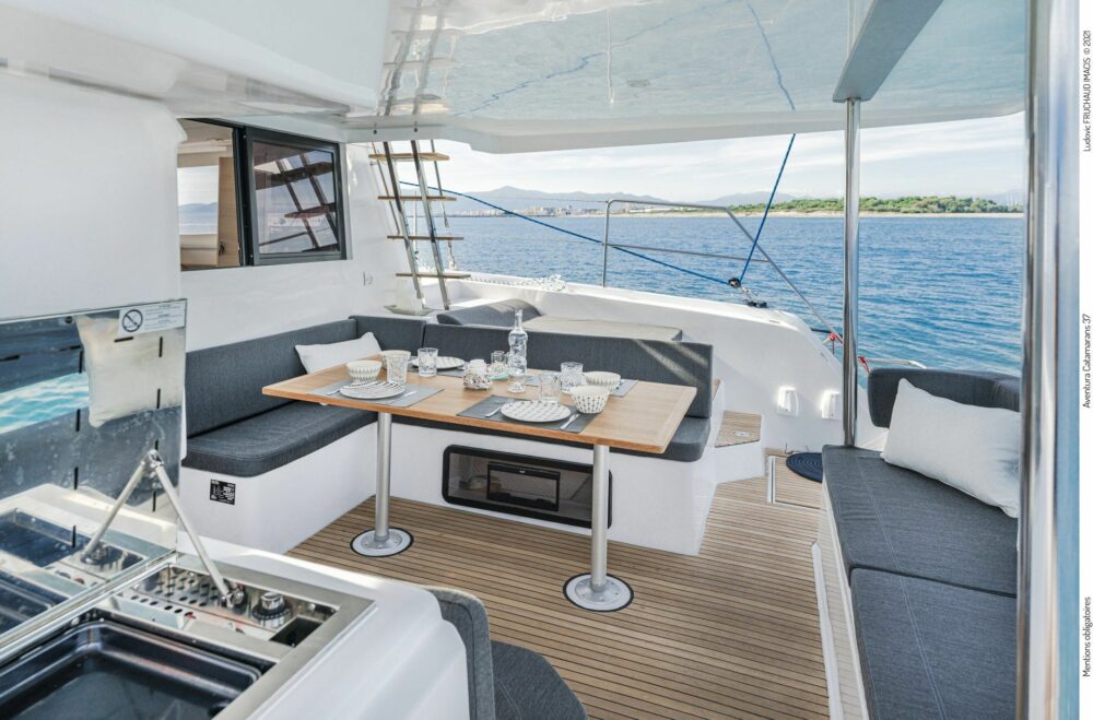 Aventura 37 cockpit