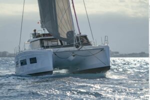 Aventura 37 sailing front view