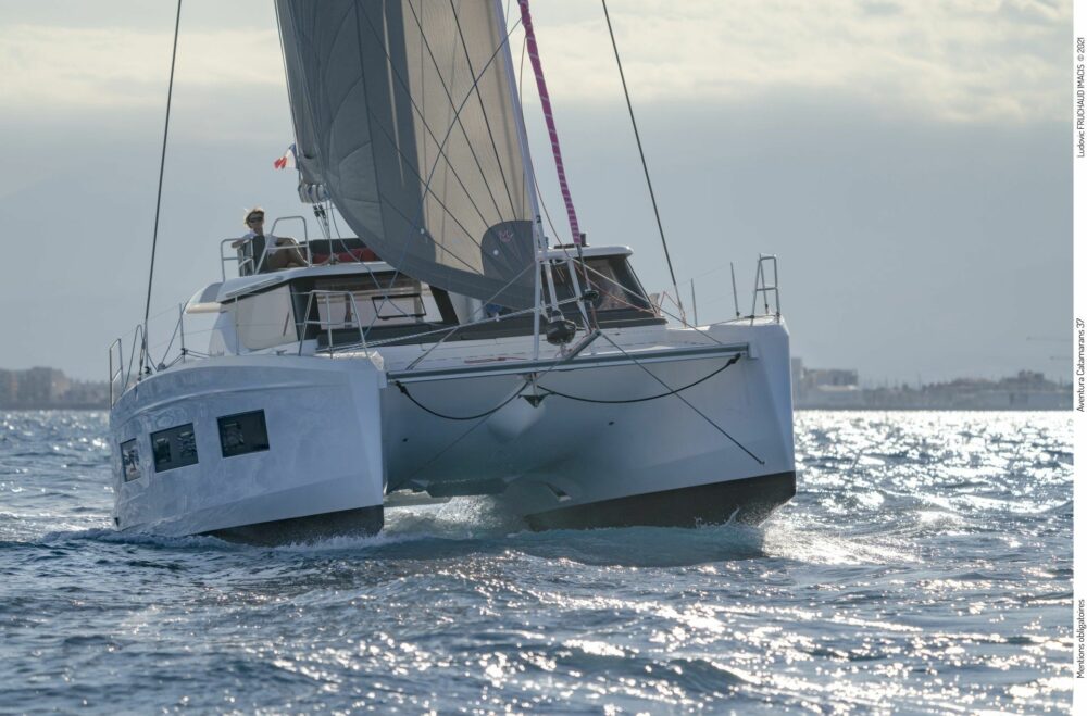 Aventura 37 sailing front view